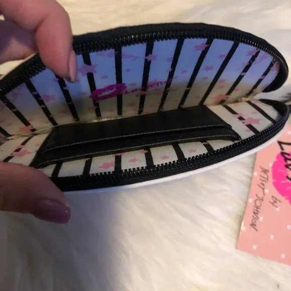 betsey johnson reindeer wristlet - Picture 4 of 4